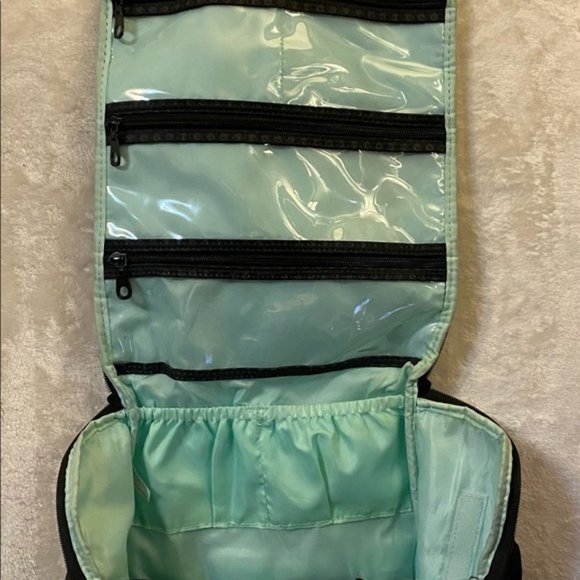 Gym or Diaper Bag with hook for hanging & drawstring bag included! SIZE OS - Picture 1 of 12